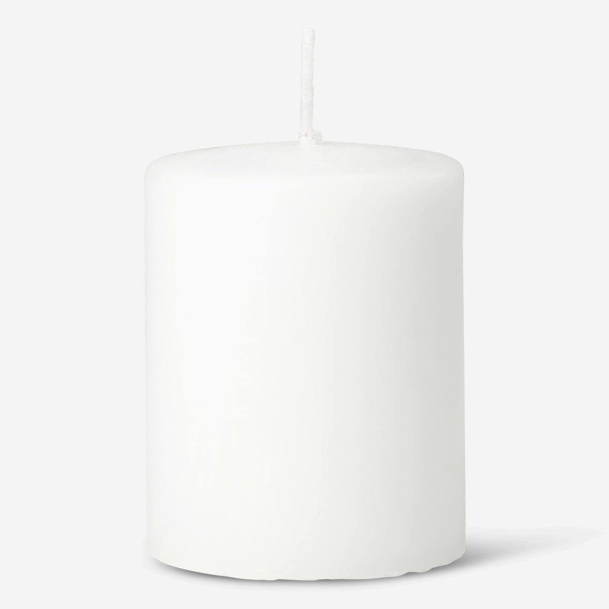 White pillar candle. 9 cm