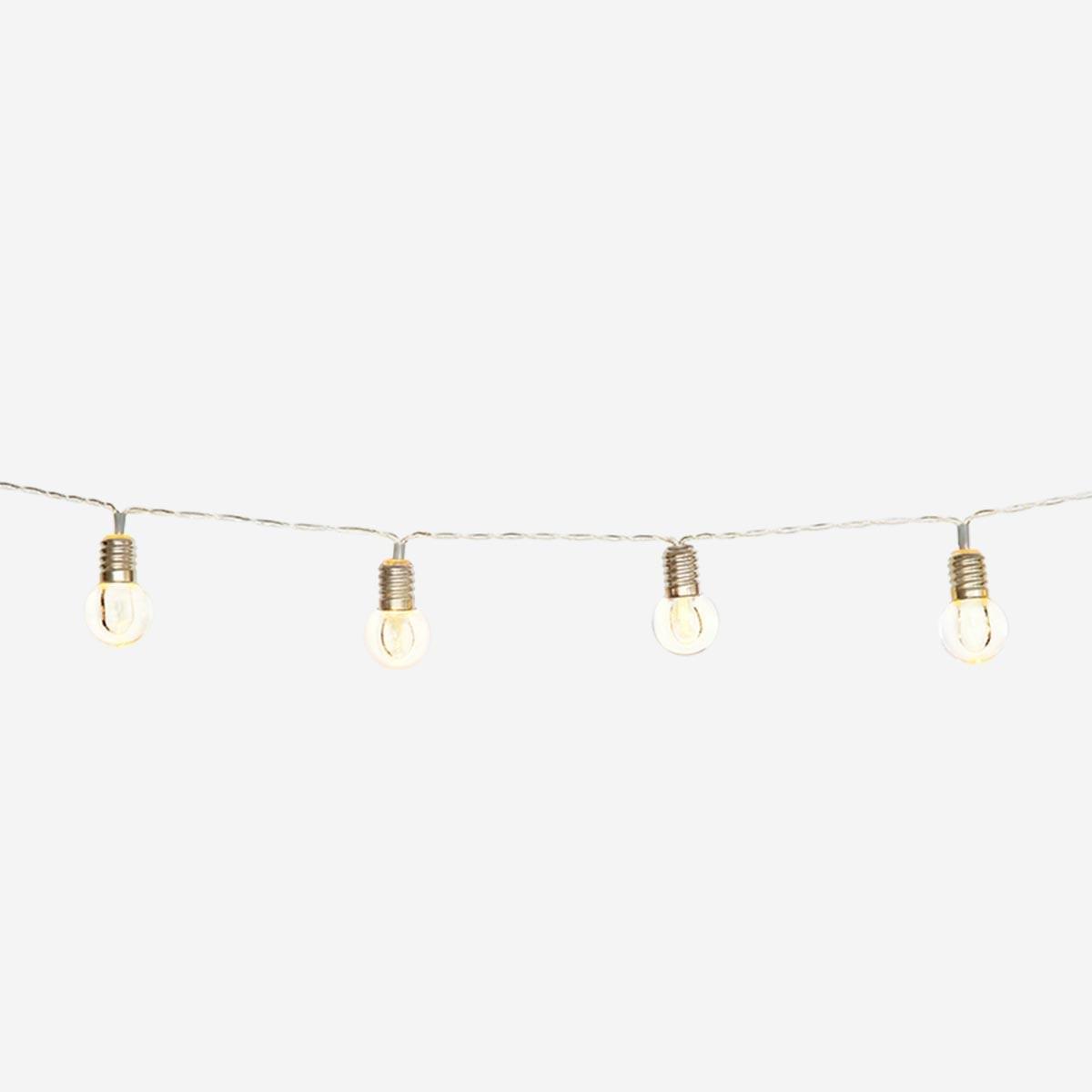 WHITE      String lights suitable for outdoor use. 390 cm