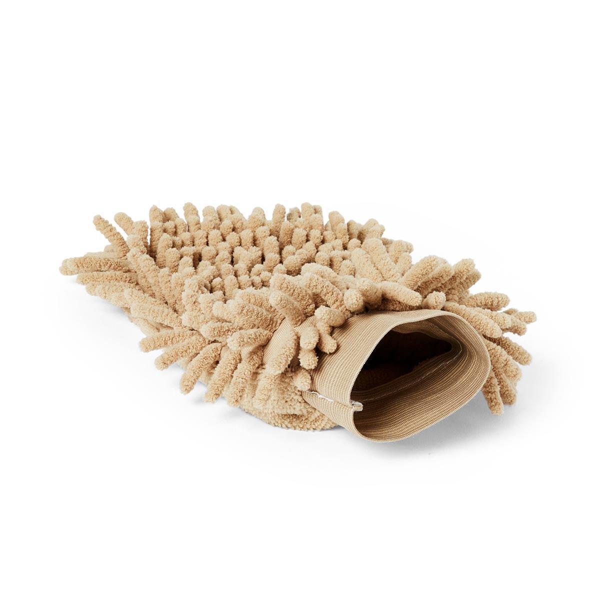 Beige cleaning mitt