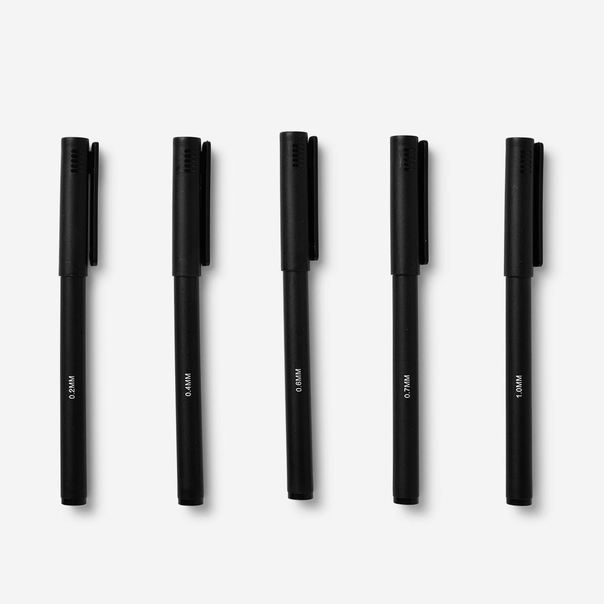 Black markers drawing pens