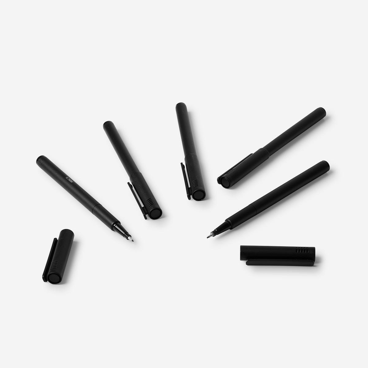 Black markers drawing pens