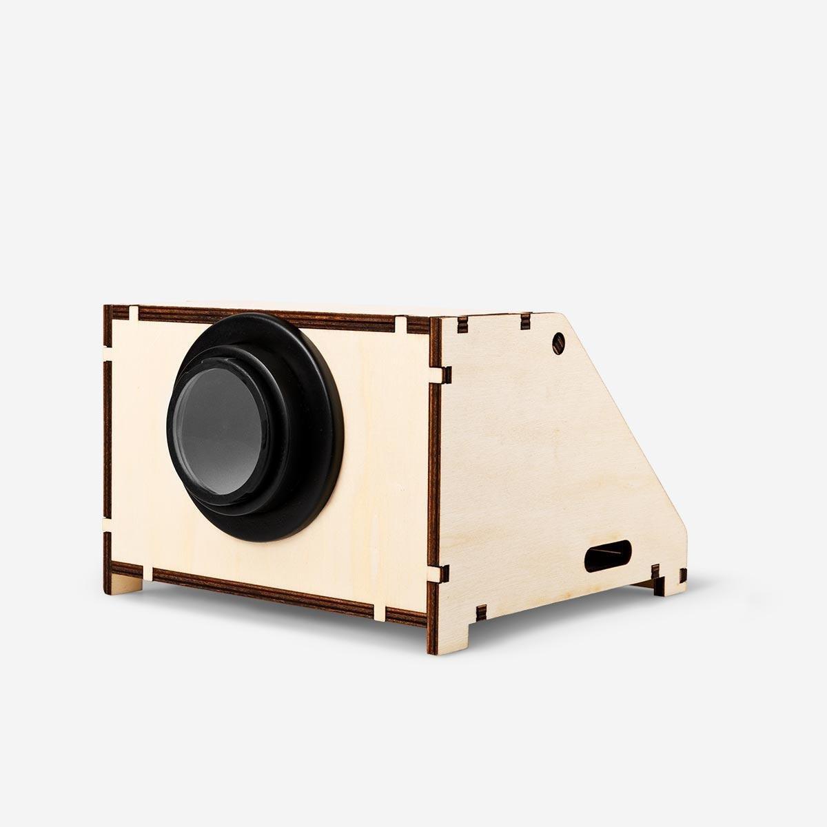 Wooden smartphone-projector