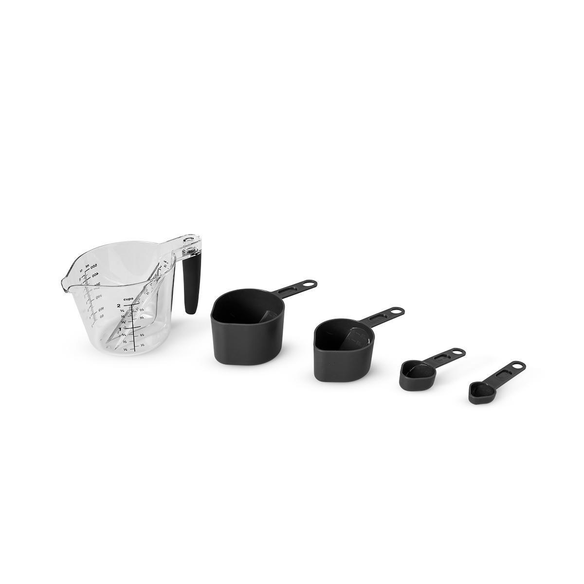 Black measuring cups