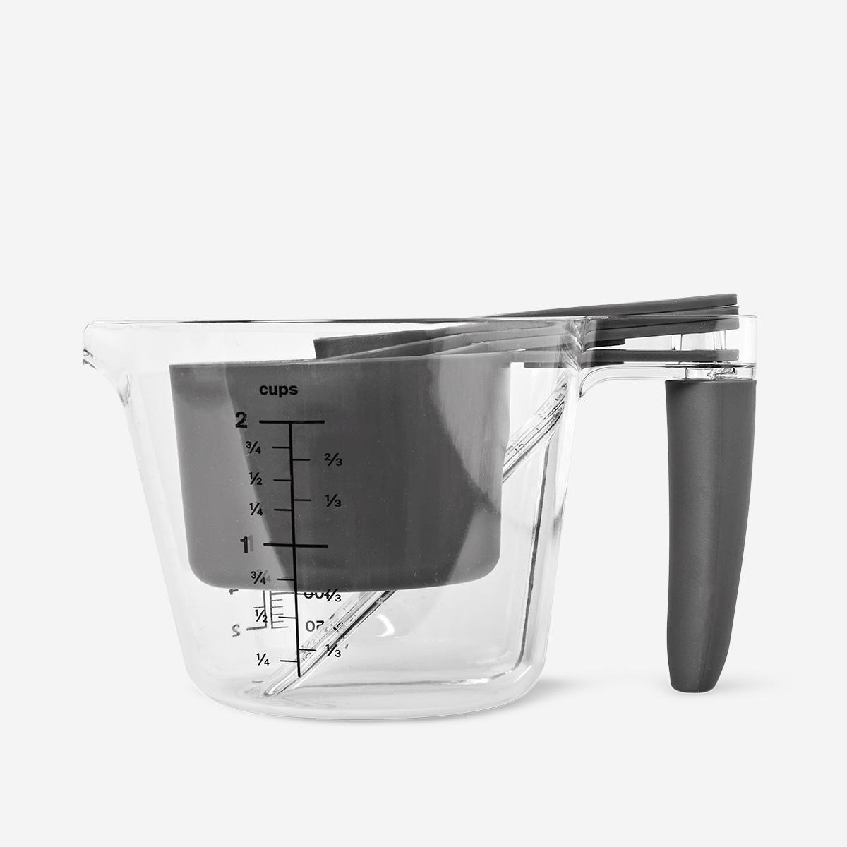 Black measuring cups