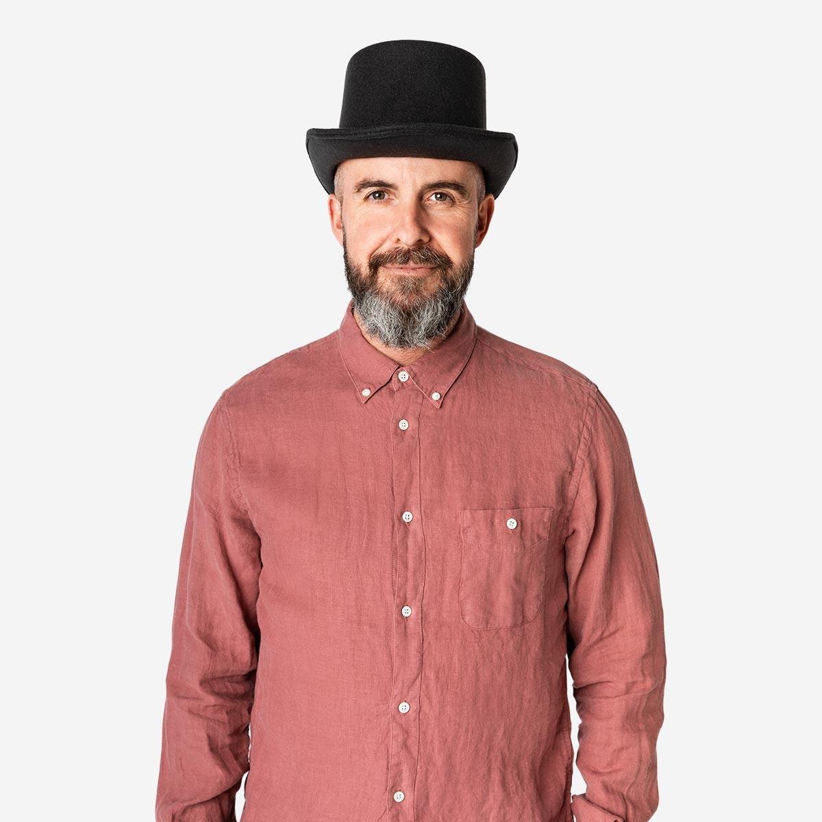 Black classic hat