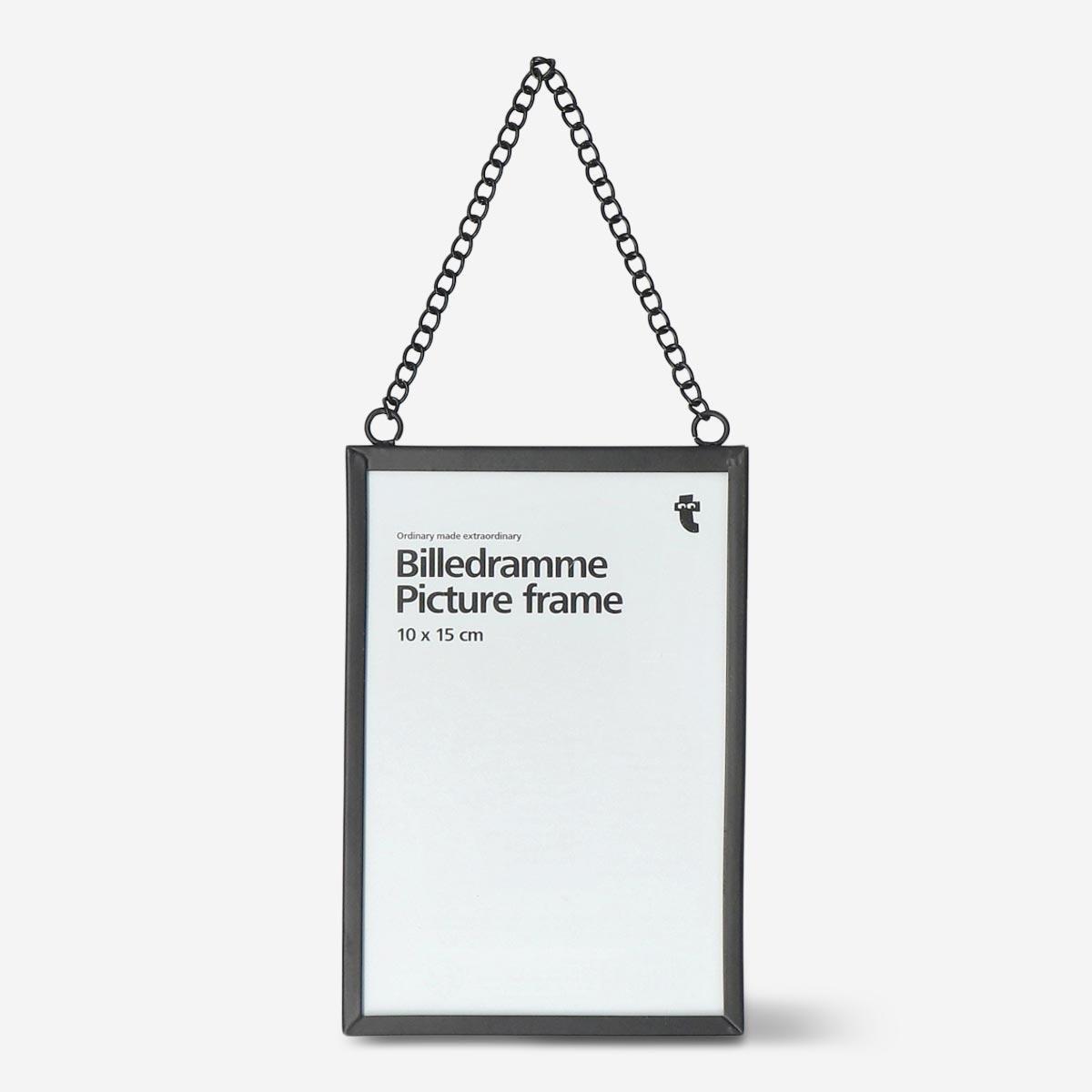 Black picture frame. 10 x 15 cm
