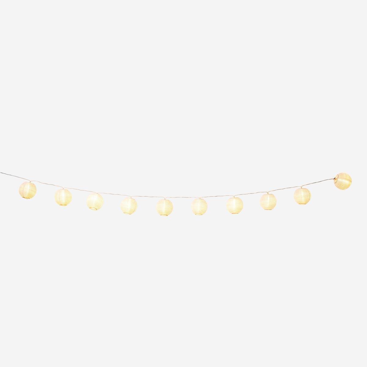 Yellow string lights for outdoor use. 285 cm