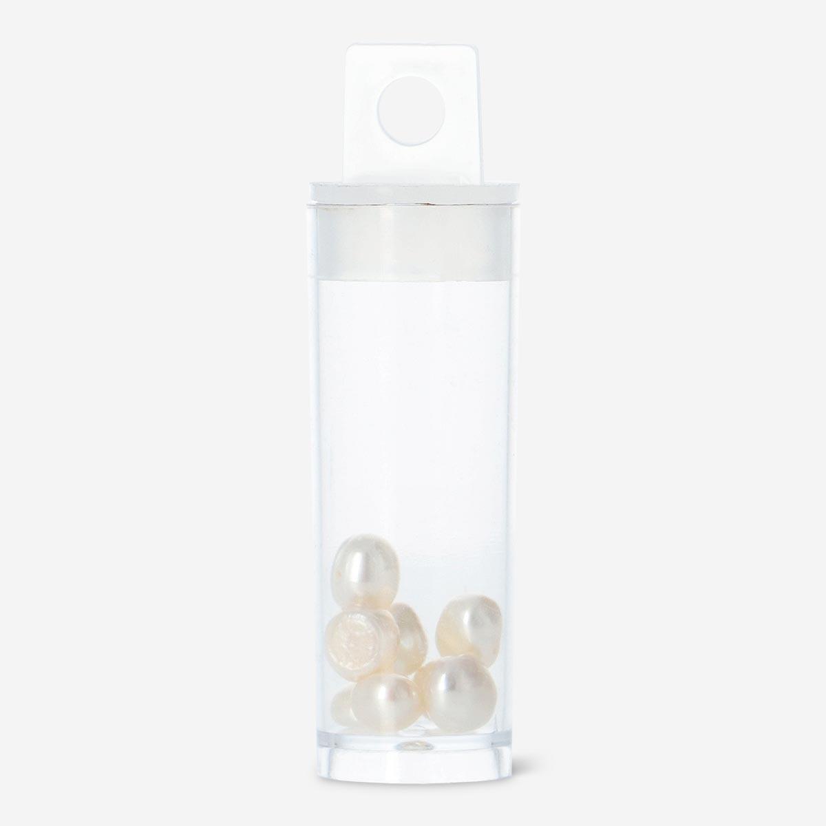 White freshwater pearls. 8 pcs