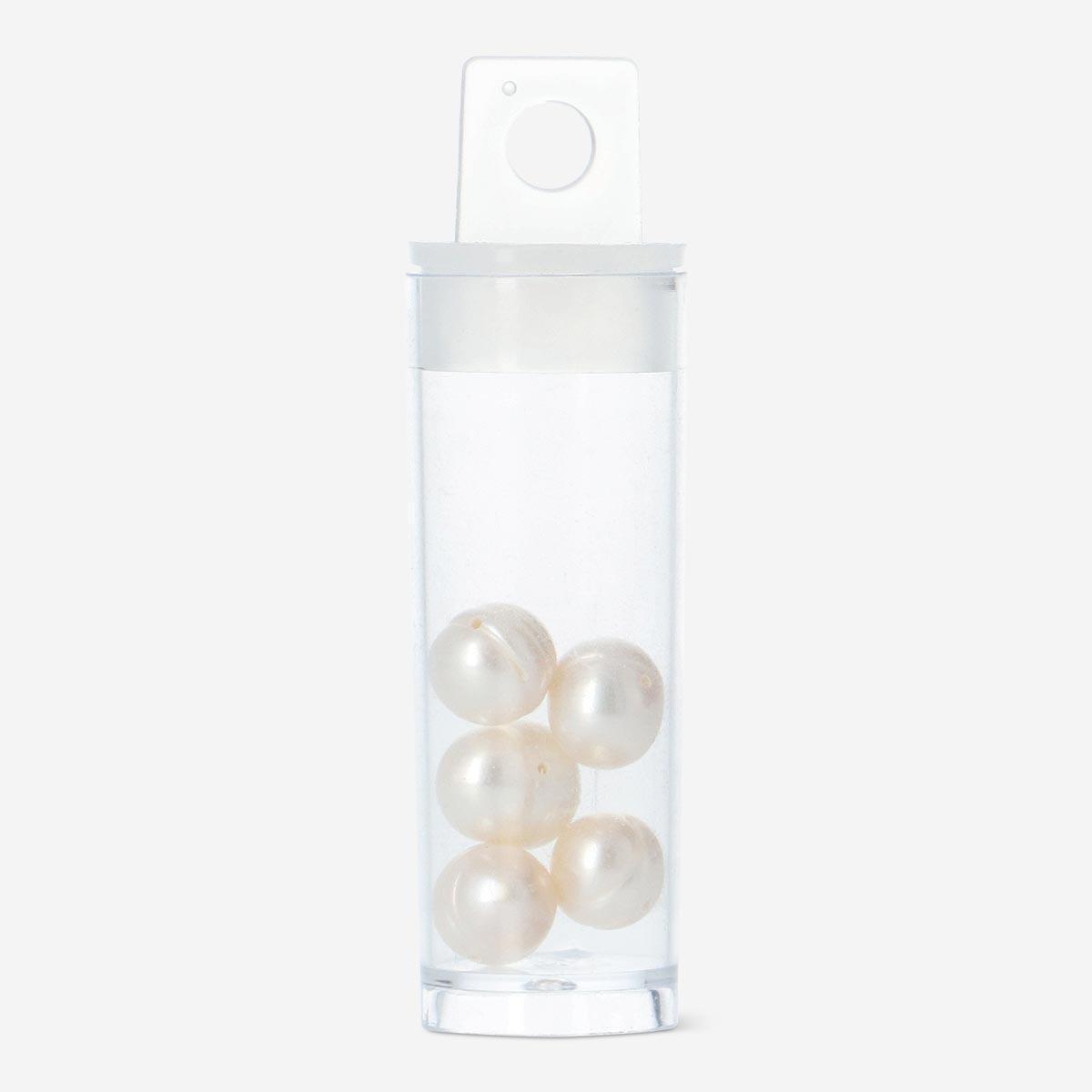 White freshwater pearls. 5 pcs