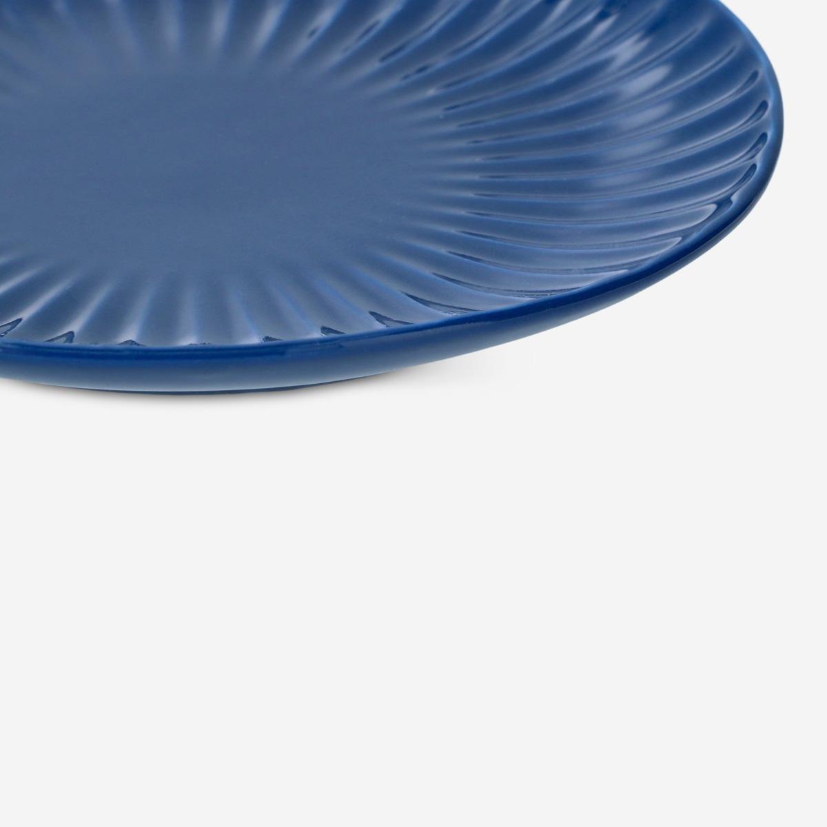 Blue plate. 19 cm