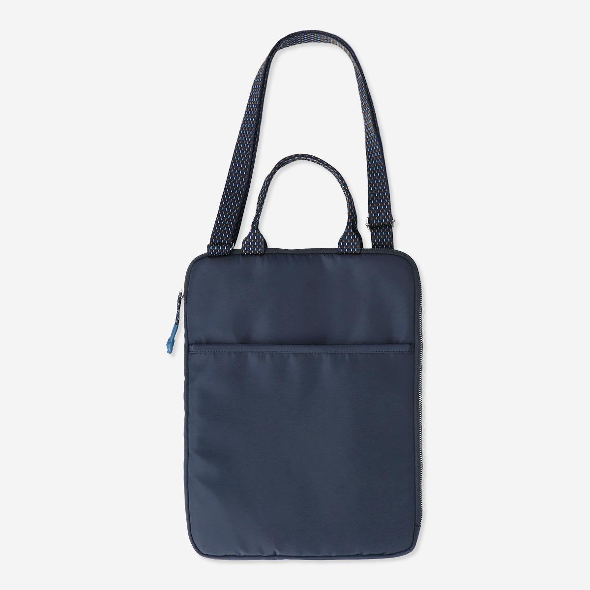 Navy laptop sleeve. 13 inches