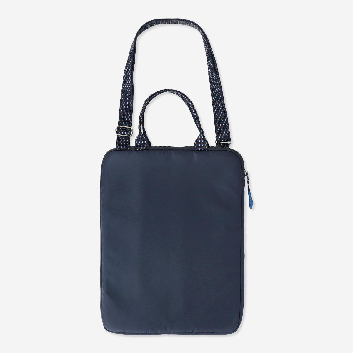 Navy laptop sleeve. 13 inches