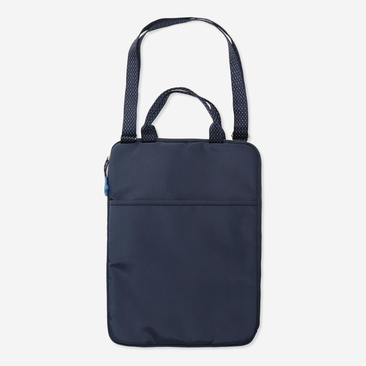 Navy laptop sleeve. 15 inches