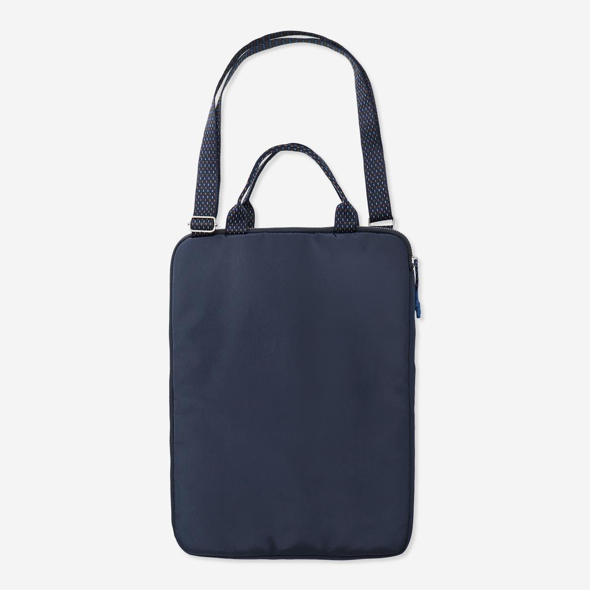 Navy laptop sleeve. 15 inches