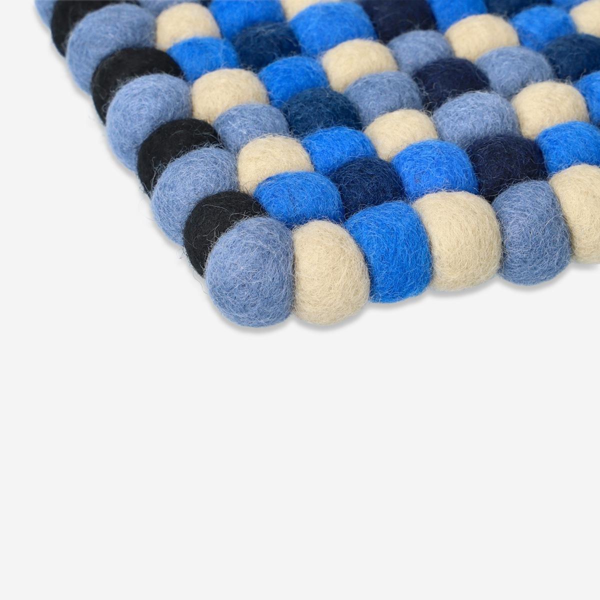 Blue features felt balls coaster
