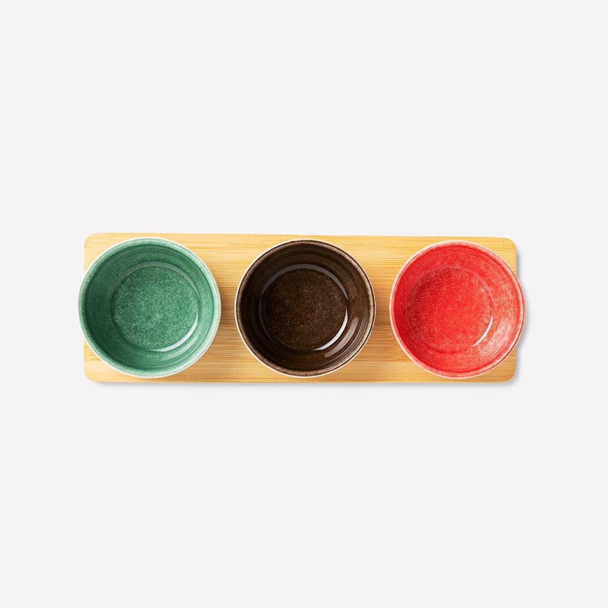 Multicolour tray with serving bowls