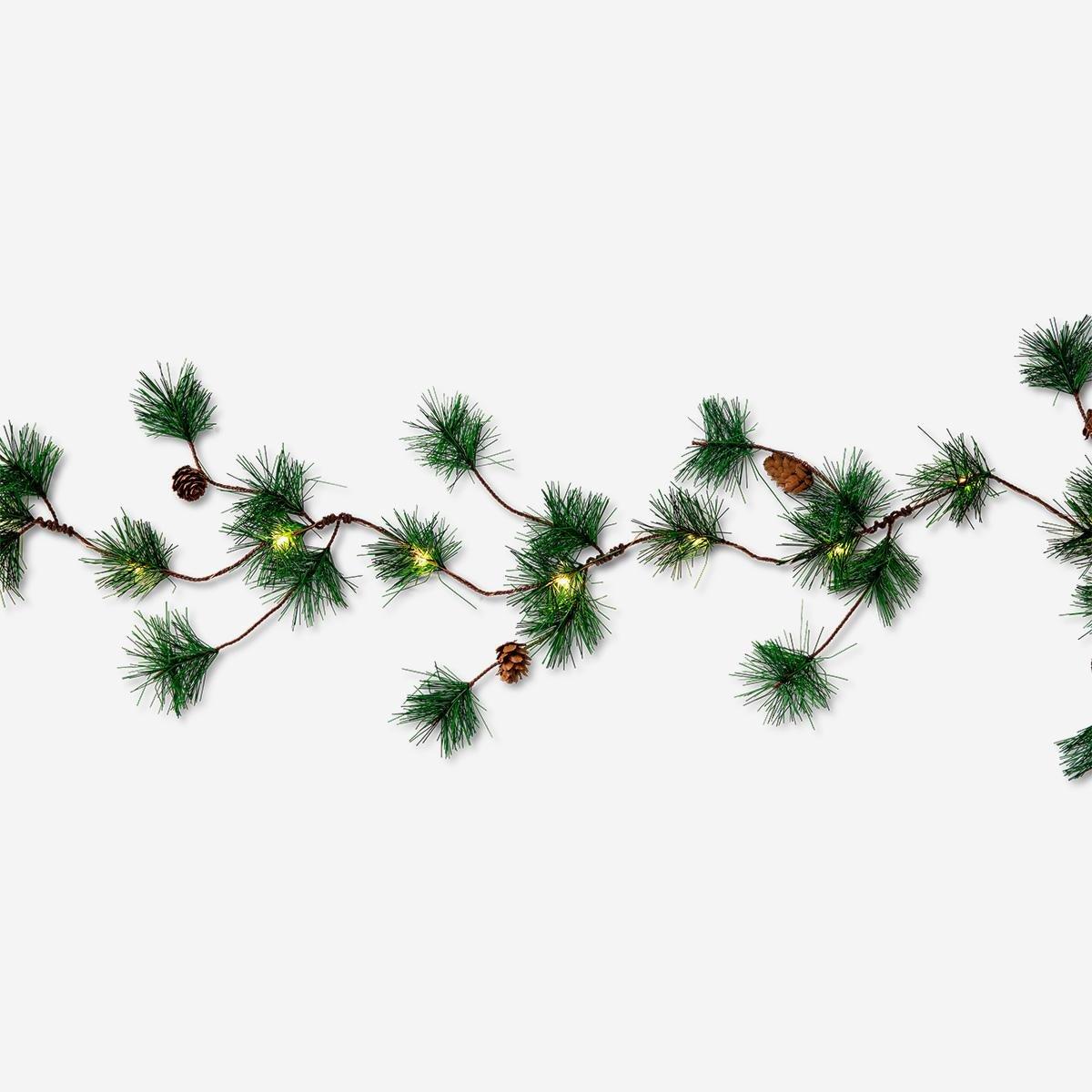 Green string lights. 330 cm
