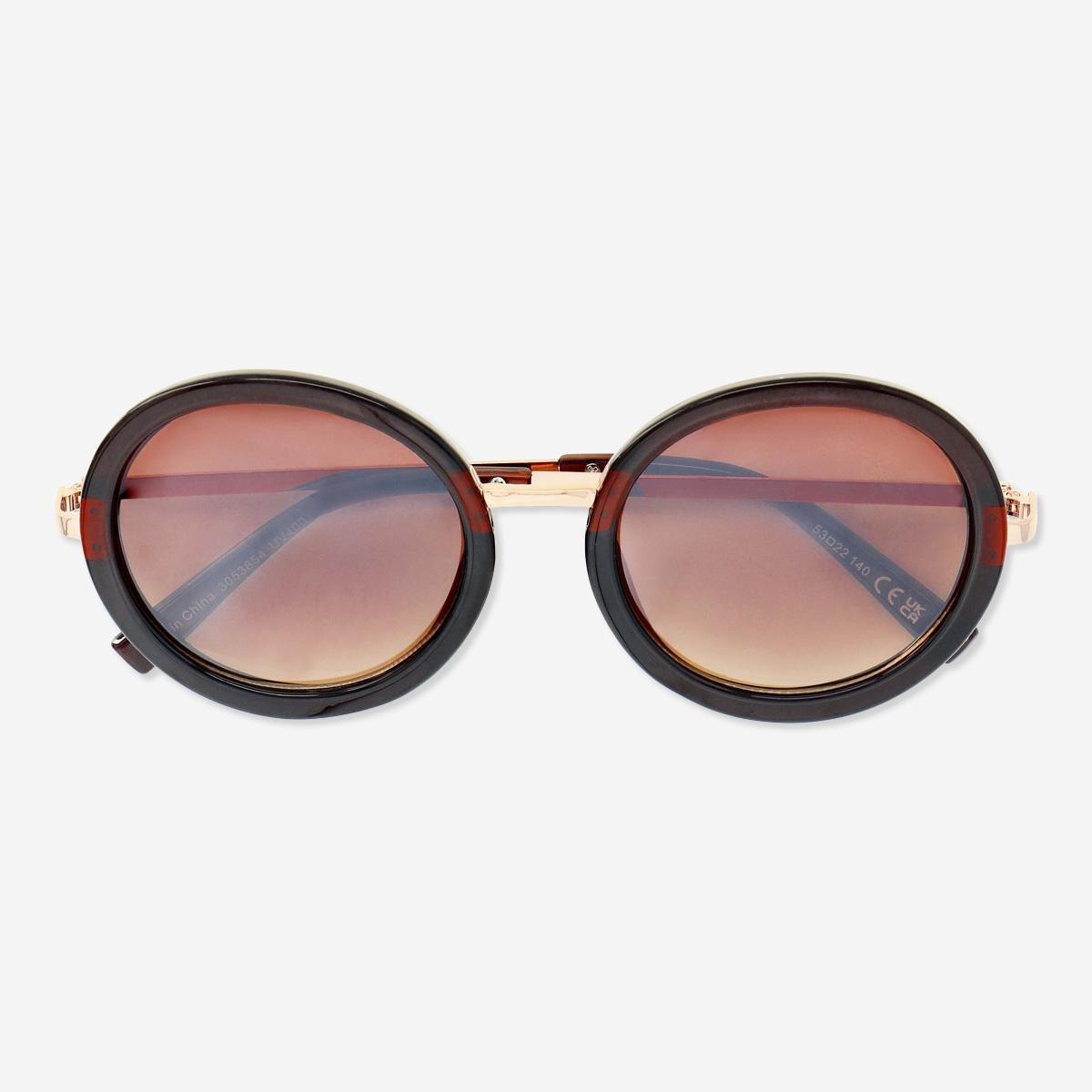 Brown round sunglasses
