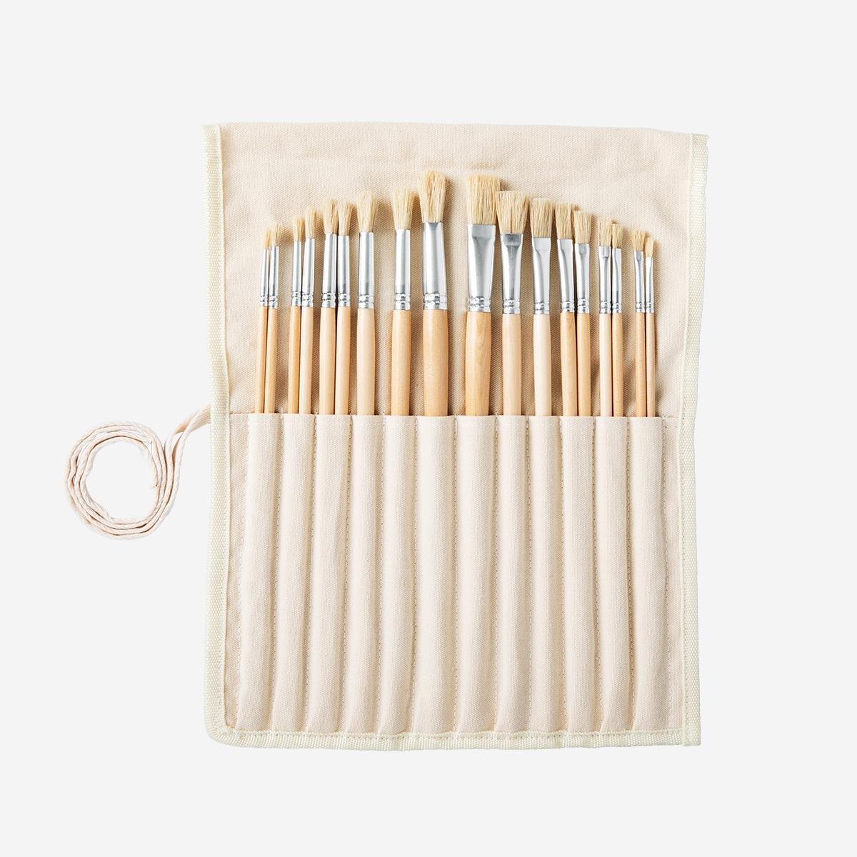 Wooden paintbrushes. 18 pcs