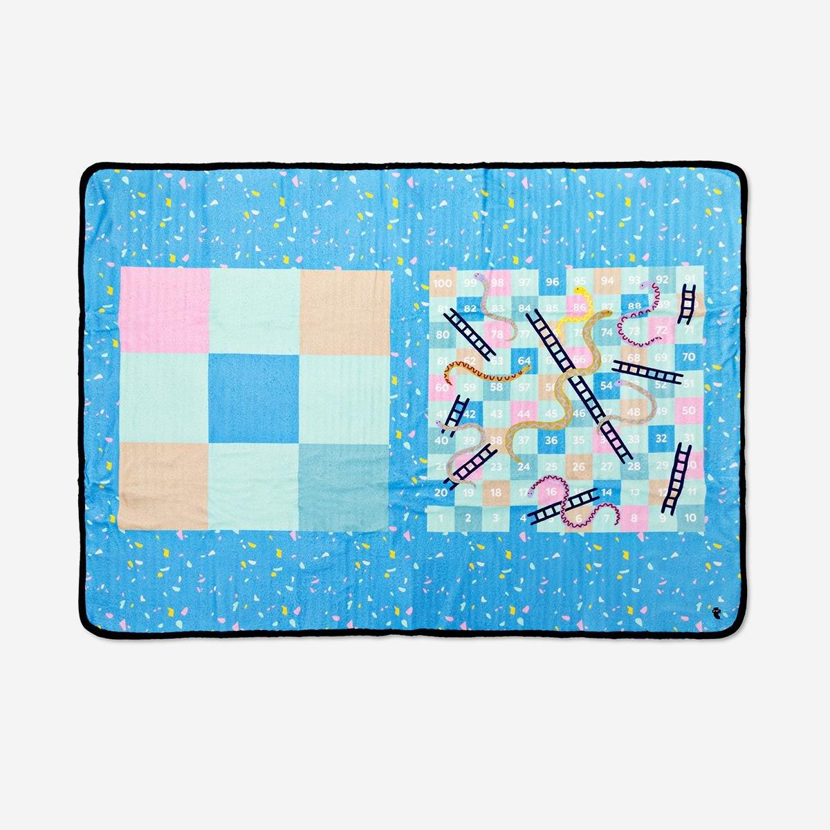 MULTI      Board game picnic blanket. 4 games