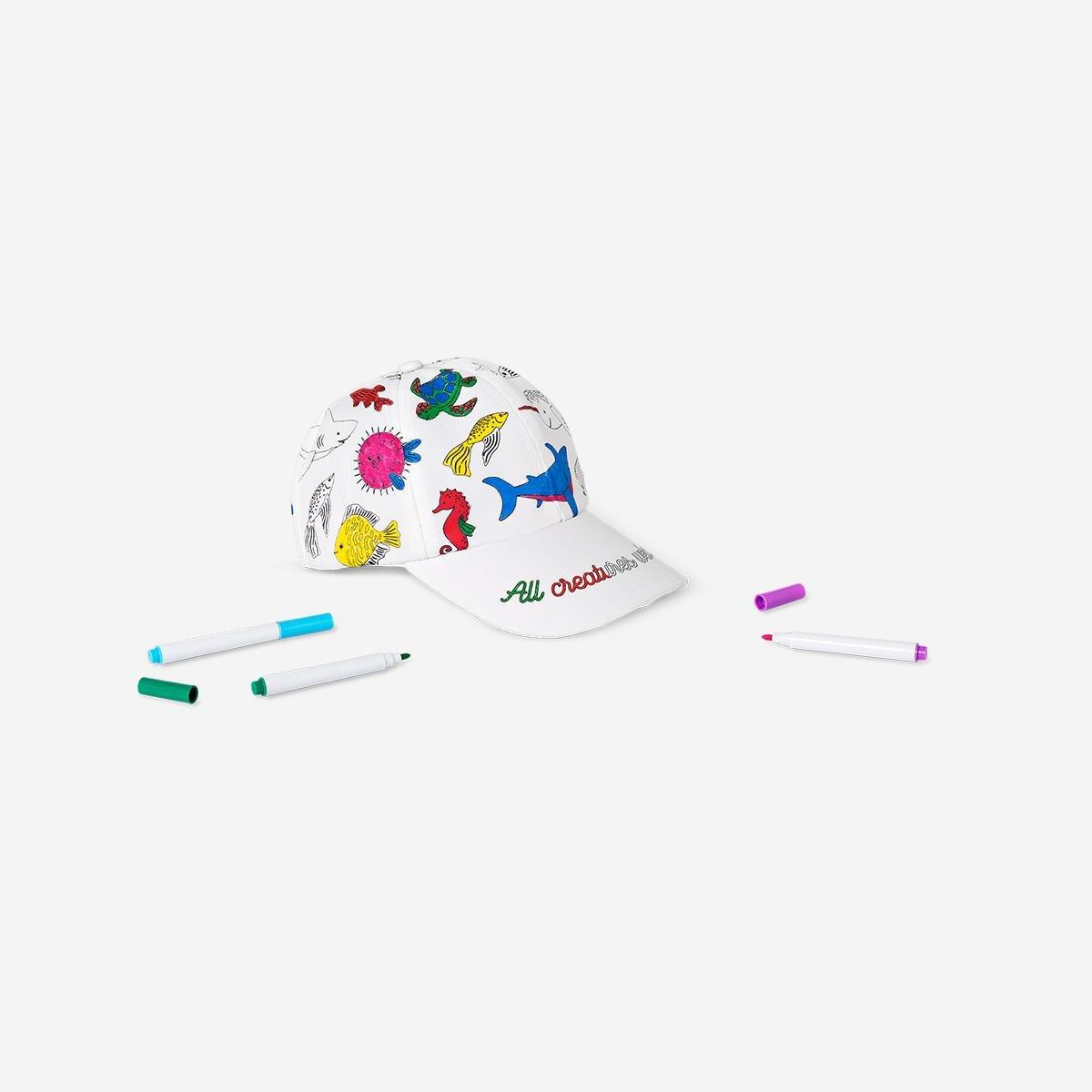 White colour-your-own cap. with markers