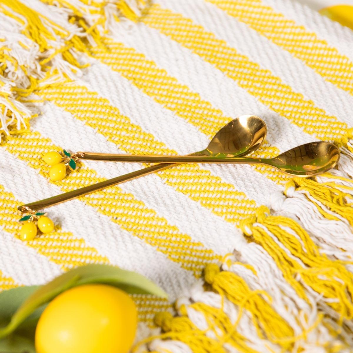 GOLD       Gold spoons with lemons