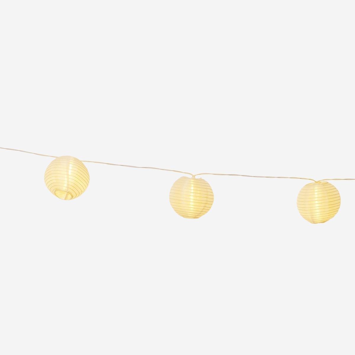 White solar-powered string lights. 330 cm