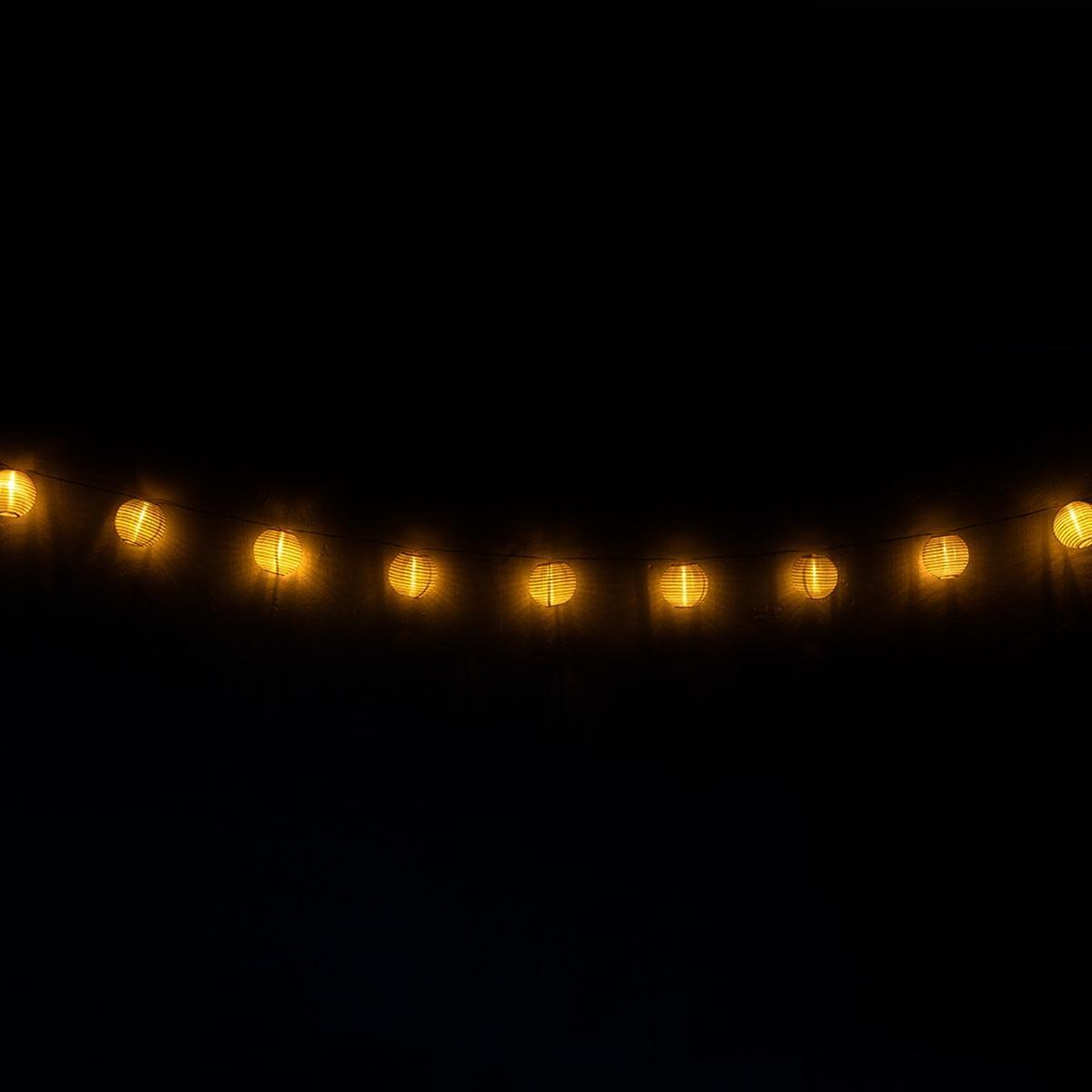 White solar-powered string lights. 330 cm