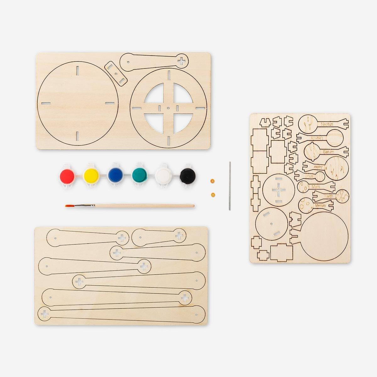 Multicolour make-your-own solar system