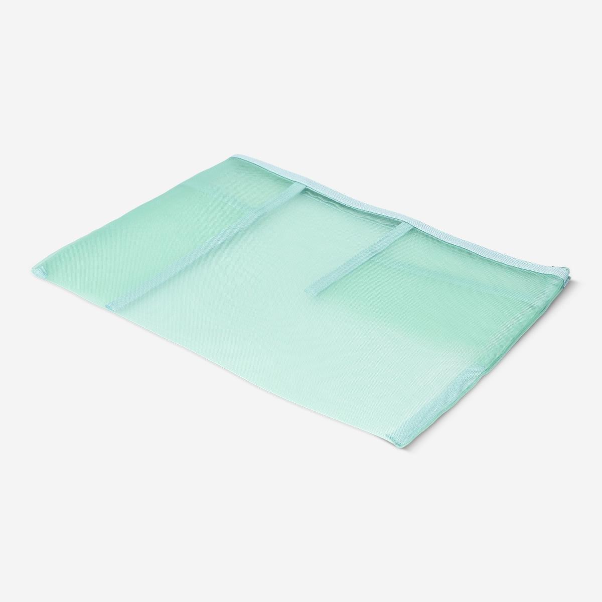 Blue mesh pouch. a4