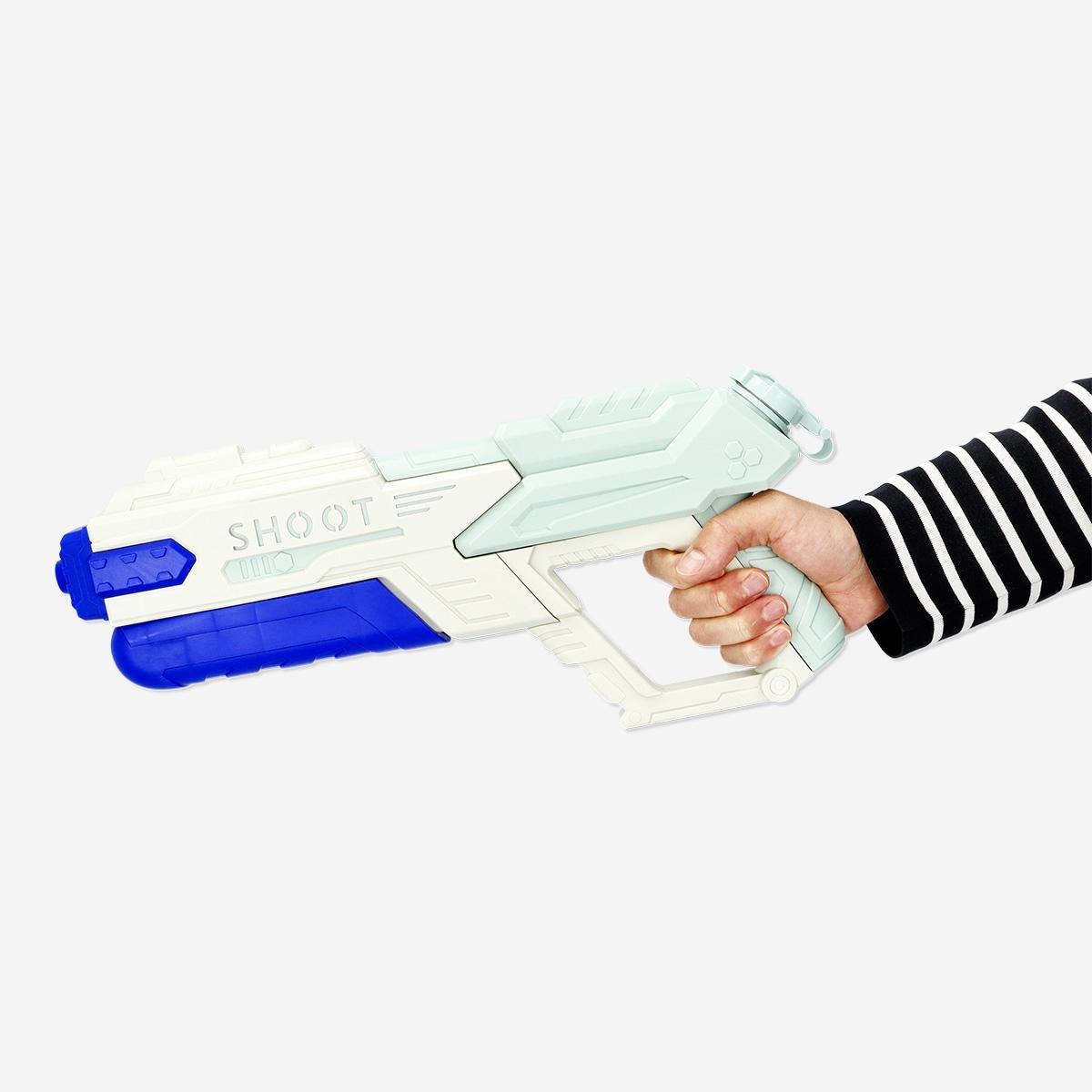 Blue water blaster