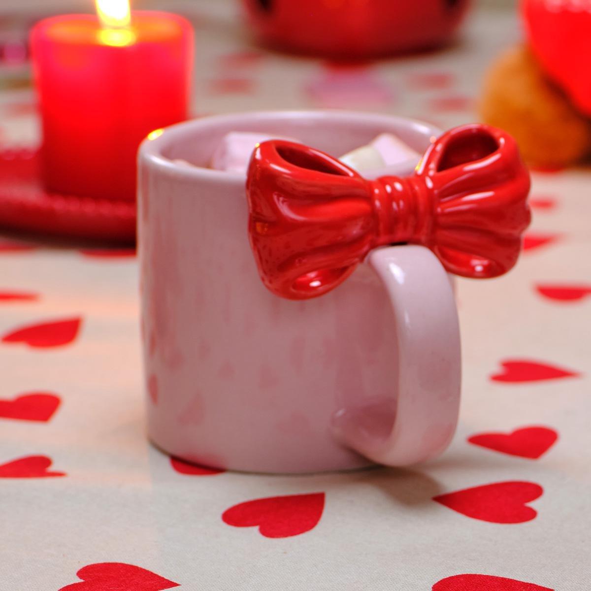 Pink mug with embossed red bow - 300 ml
