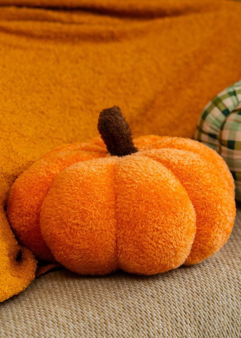 ORANGE     Pumpkin cushion